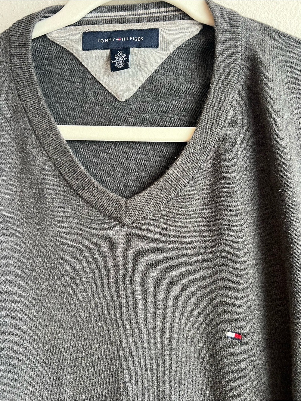 Tommy Hilfiger Charcoal Gray V-Neck Sweater XL Logo Knit